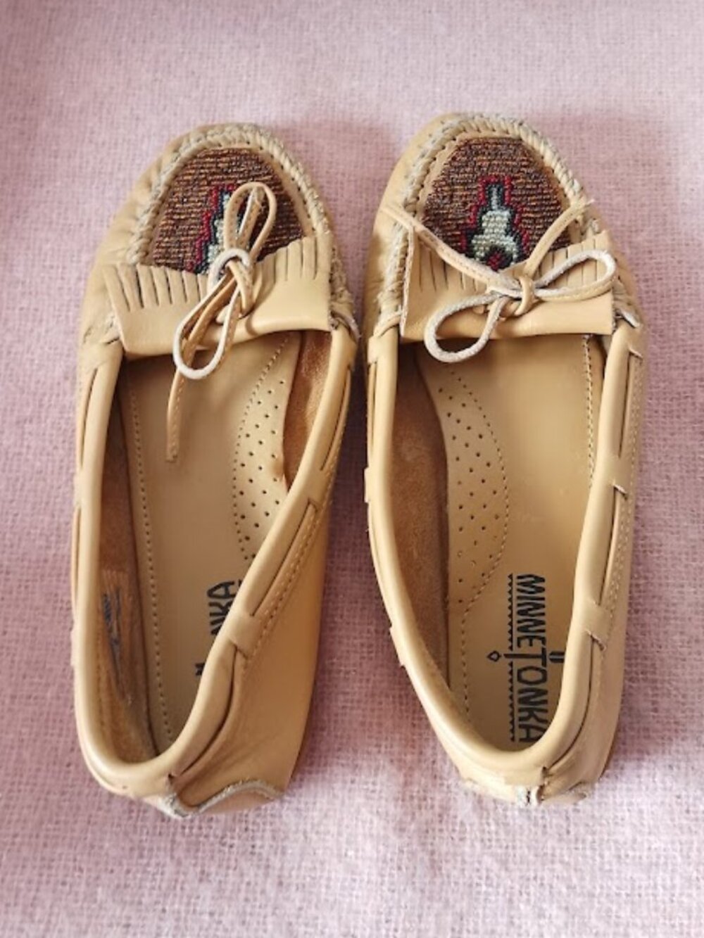 Minnetonka Womens' Tan Leather Moccasins with Beading and Fringe, Size 7